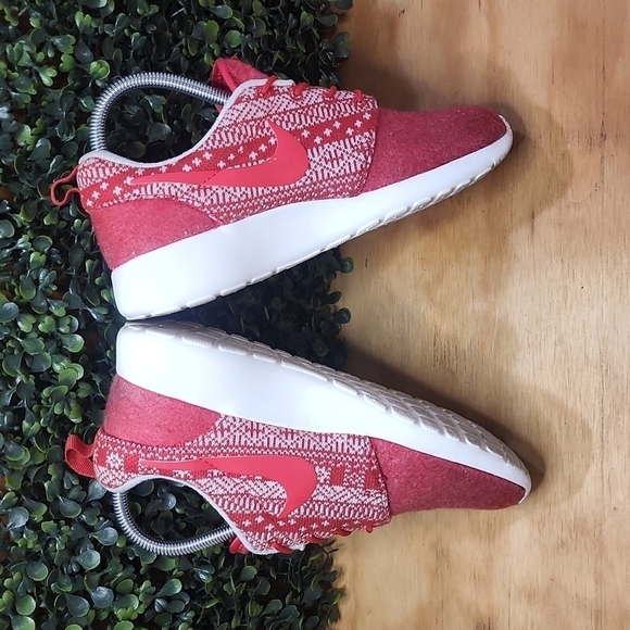 Nike Roshe One Winter Red Shoes | Size: 6.5 (Womens) | Red - Picture 3 of 7